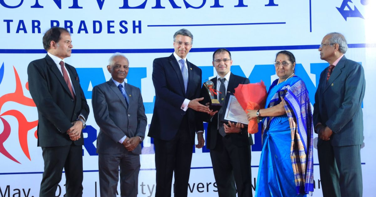 Anshul Garg Receives Amity Alumni Achiever Award for Outstanding Entrepreneurship at Reunion 2023